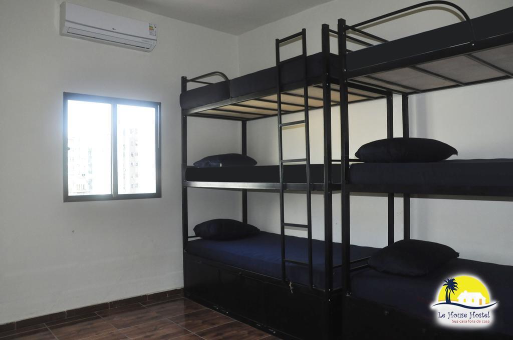 Cama em Dormitório Misto Padrão com 9 Camas